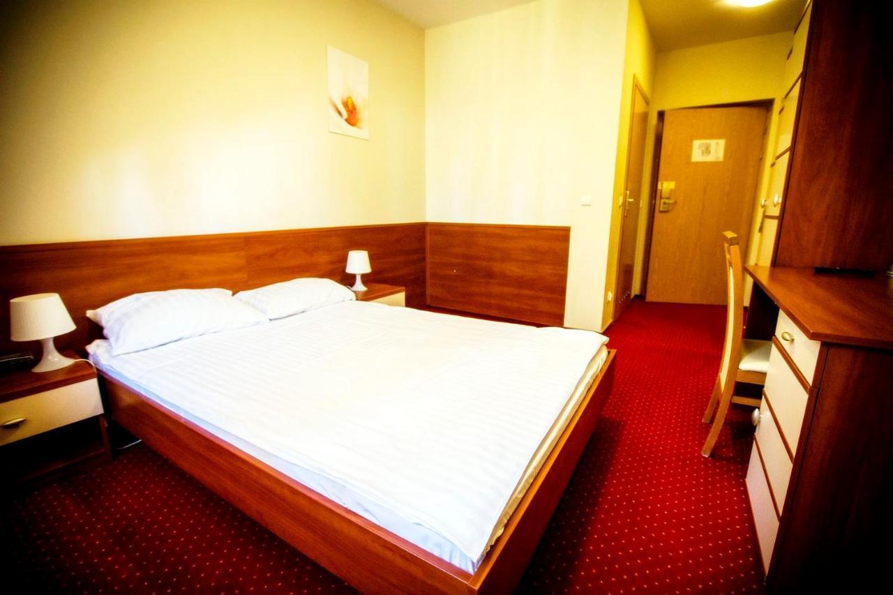 Hotel Luka 拉多姆 外观 照片